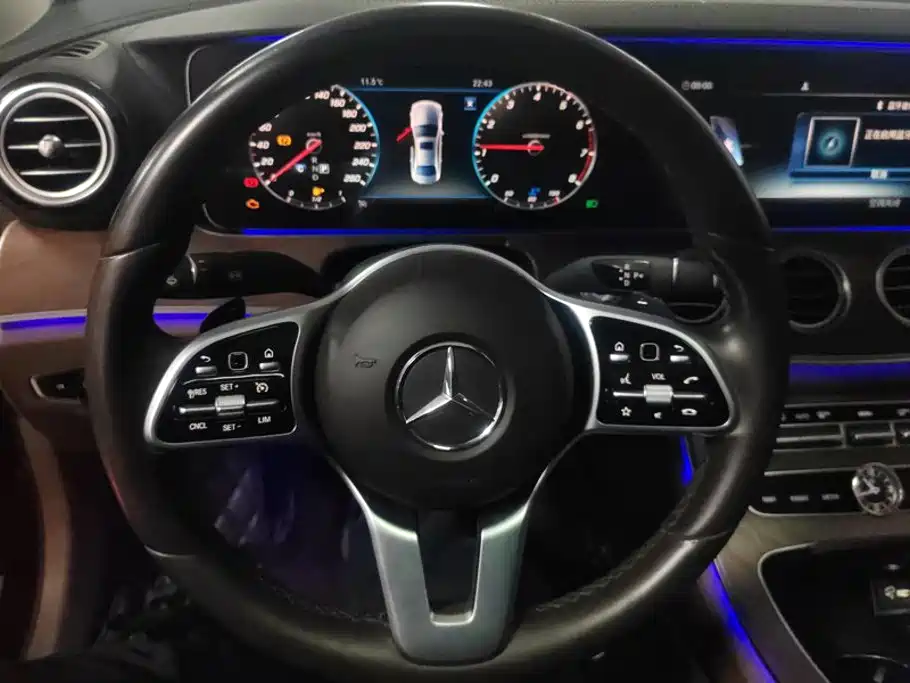 Mercedes-Benz E-Class 2020 — фото 15