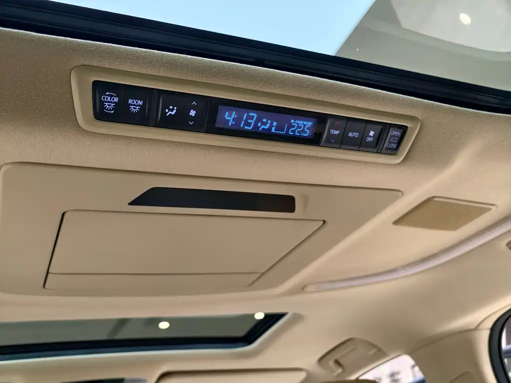 Toyota Vellfire 2022 — фото 11