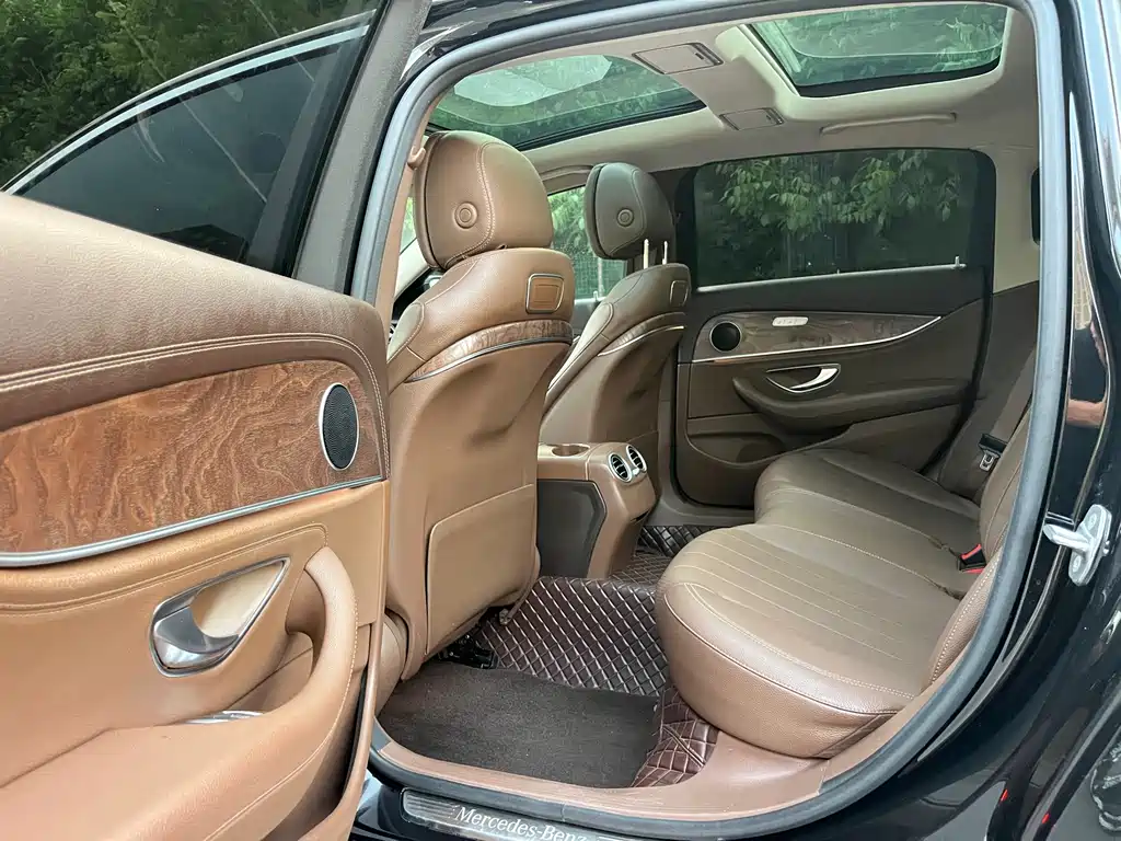 Mercedes-Benz E-Class 2020 — фото 13