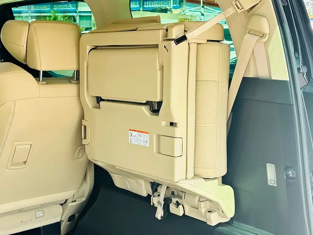 Toyota Alphard 2020 — фото 35