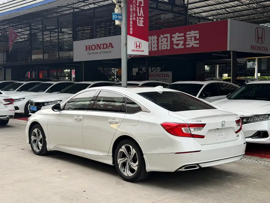 Honda Accord 2018 — фото 10