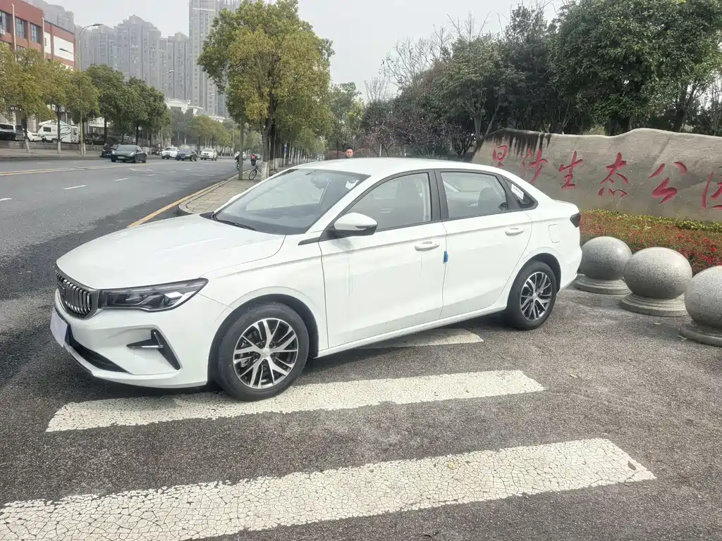 Geely Emgrand 2024