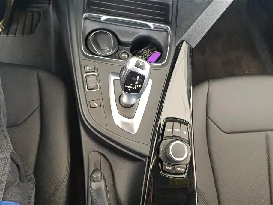 BMW 3 Series 2017 — фото 16