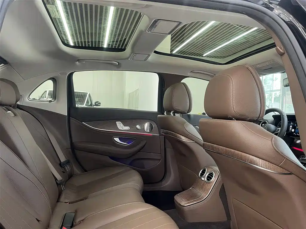 Mercedes-Benz E-Class 2023 — фото 11