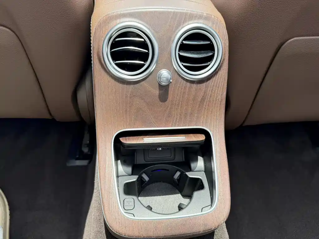 Mercedes-Benz E-Class 2020 — фото 19