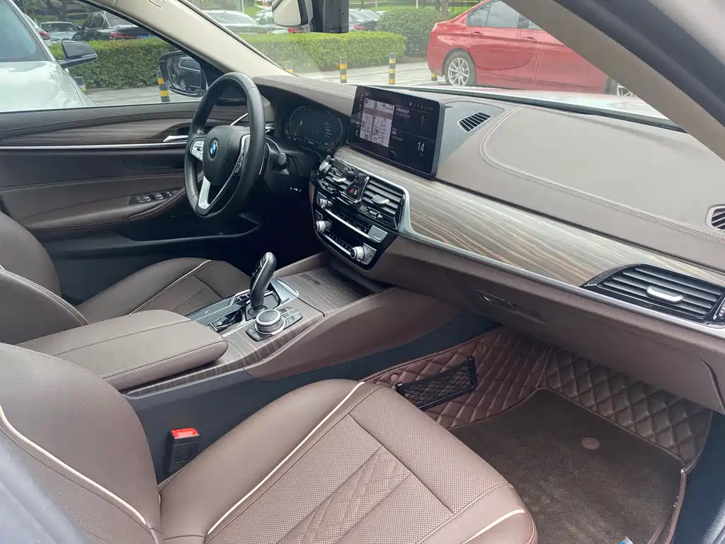BMW 5 Series 2022 — фото 19