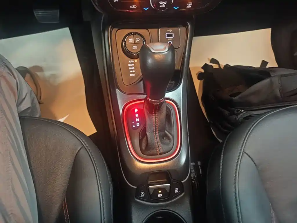Jeep Compass 2017 — фото 14