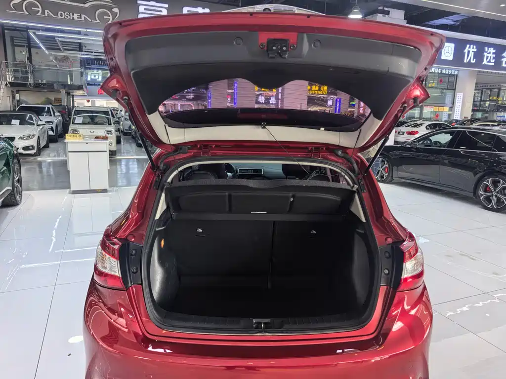 Nissan Tiida 2019 — фото 18
