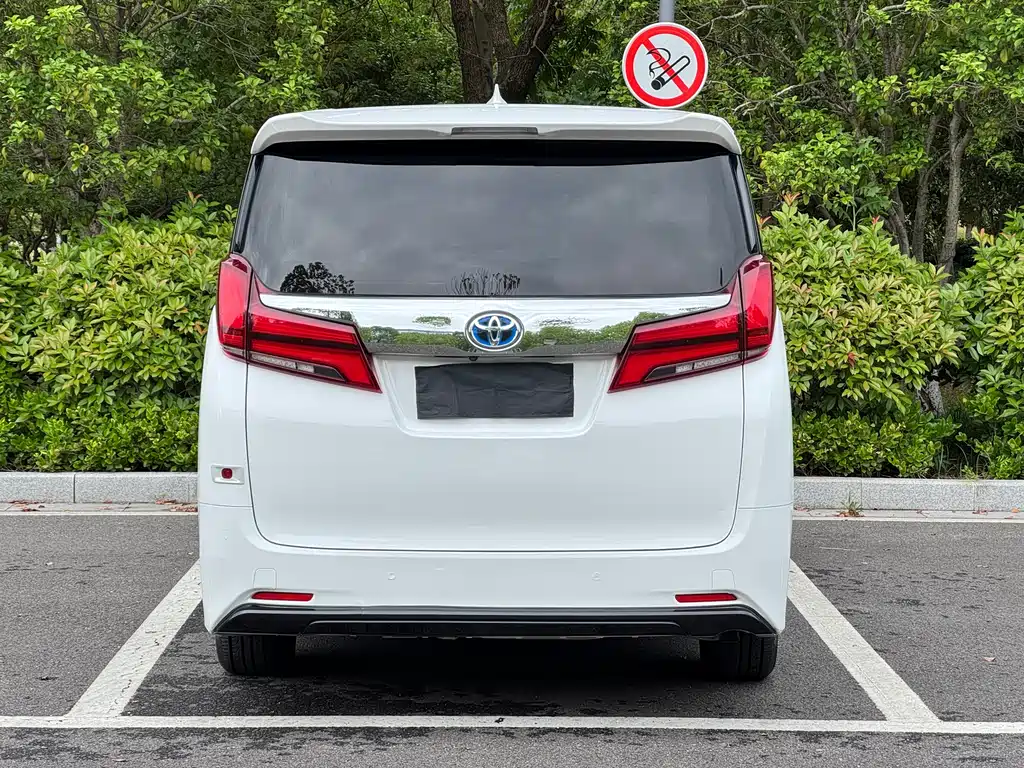 Toyota Alphard 2021 — фото 8