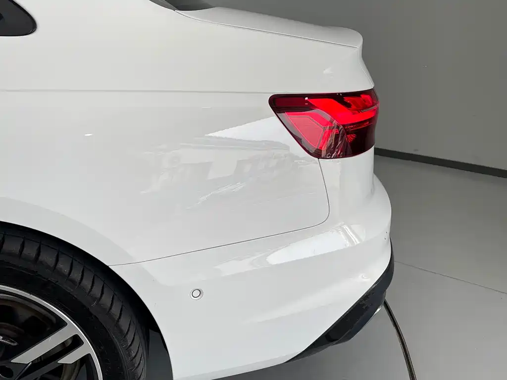 Audi A4L 2021 — фото 13