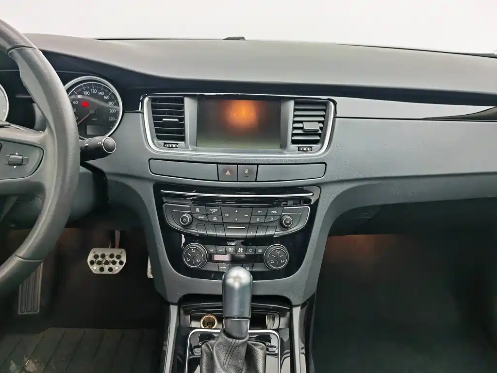 Peugeot 508 2015 — фото 12
