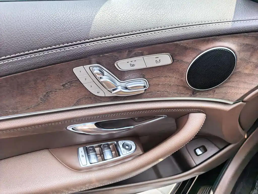 Mercedes-Benz E-Class 2019 — фото 13