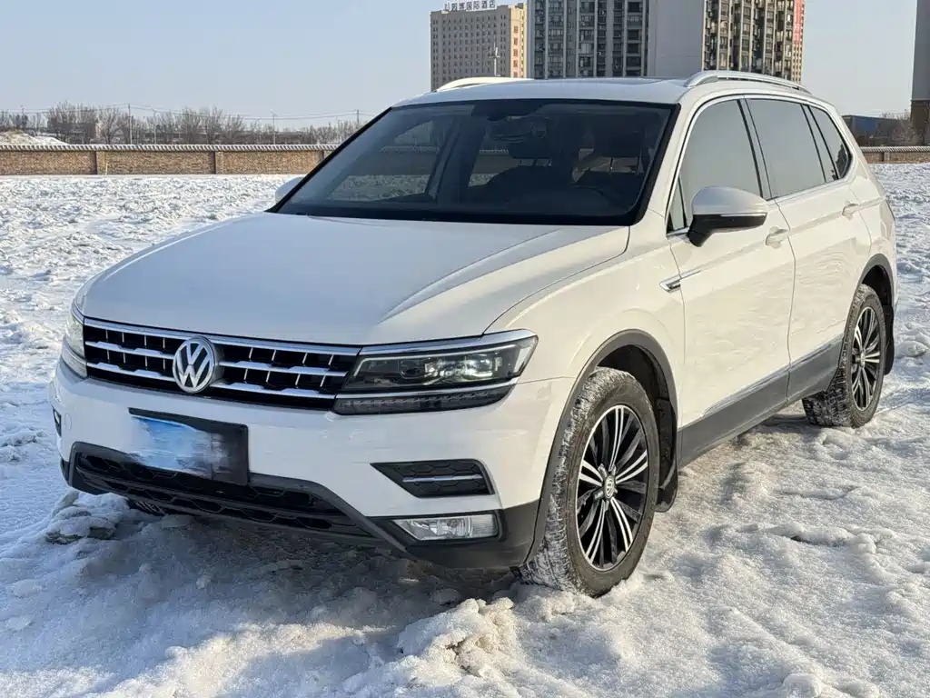 Volkswagen Tiguan L 2018 — фото 1