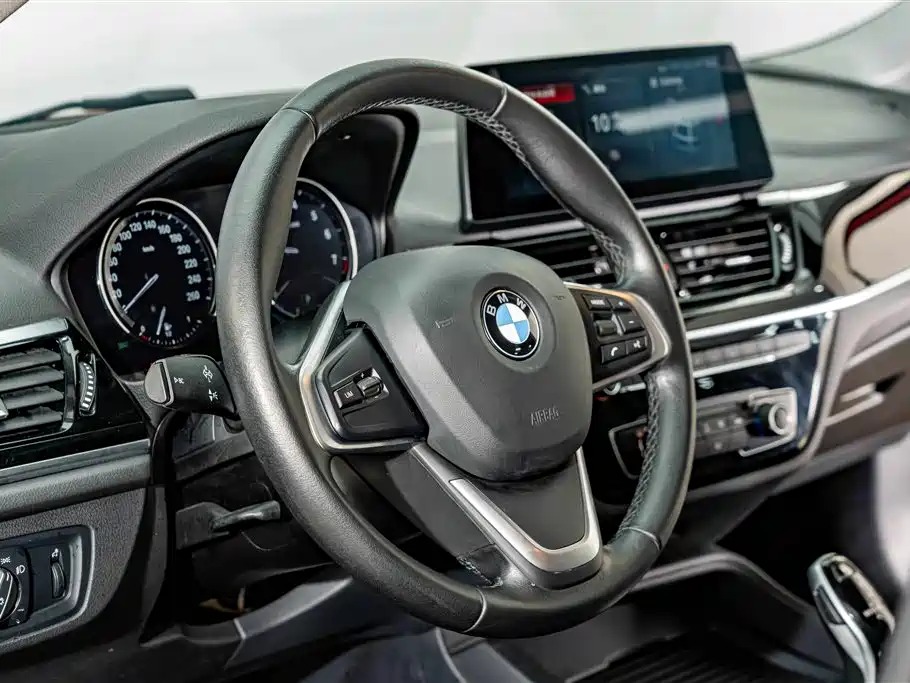 BMW 1 Series 2022 — фото 11