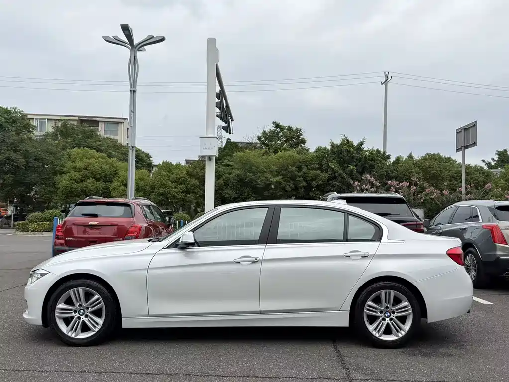BMW 3 Series 2018 — фото 3