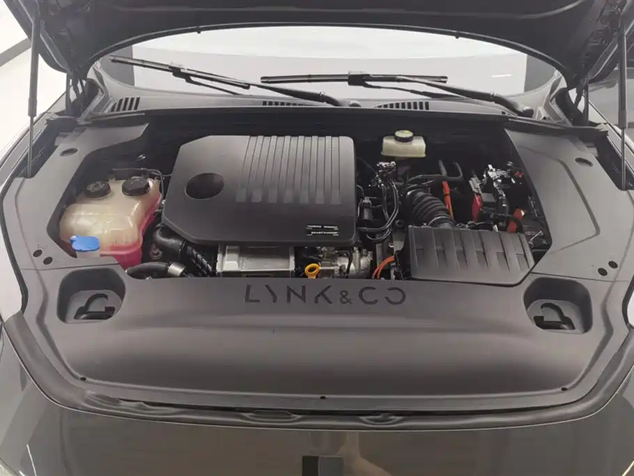Lynk & Co 07 EM-P 2025 — фото 10