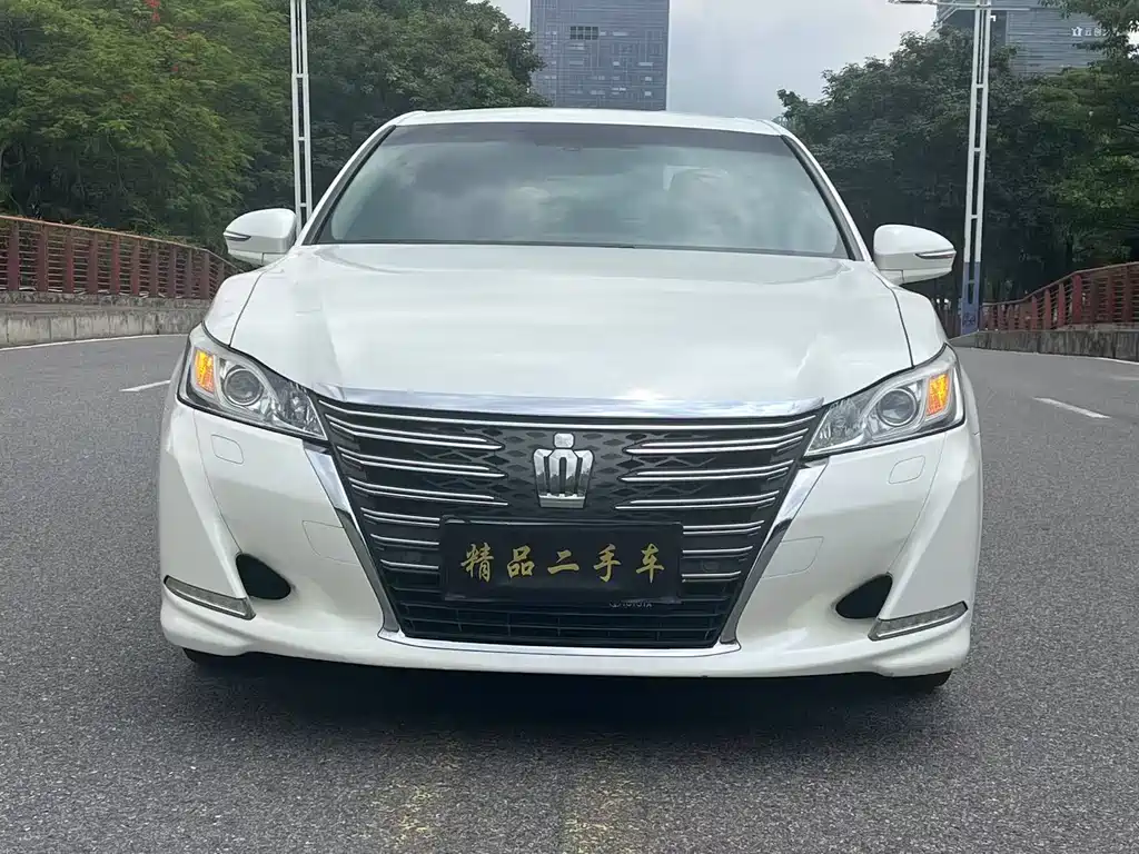 Toyota Crown 2017 — фото 2