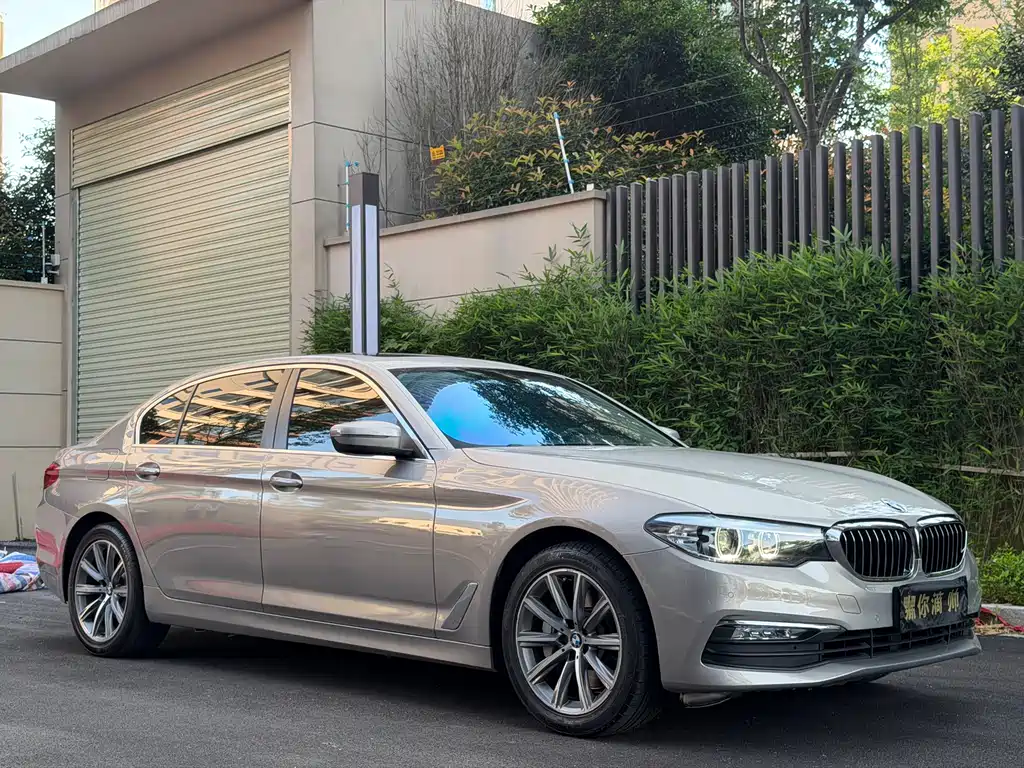 BMW 5 Series 2018 — фото 3