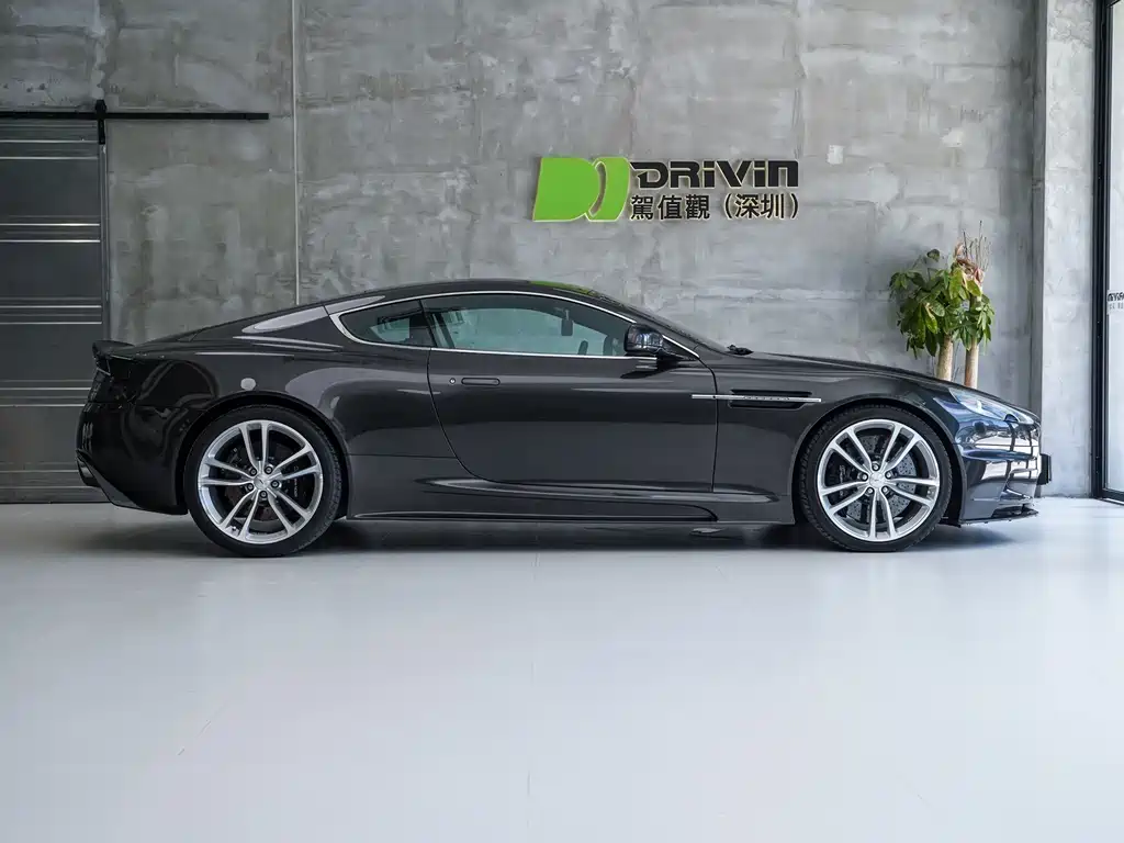 Aston Martin DBS 2014 — фото 5