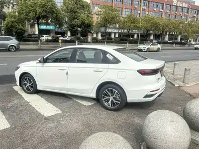 Geely Emgrand 2024