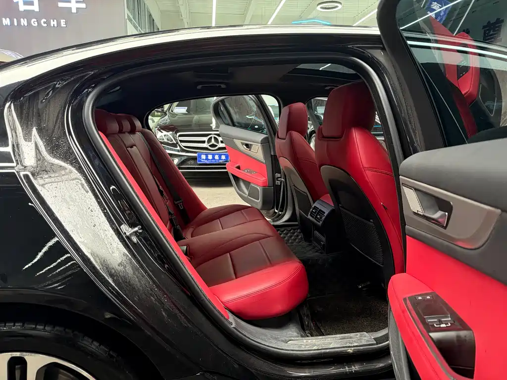 Jaguar XEL 2024 — фото 10