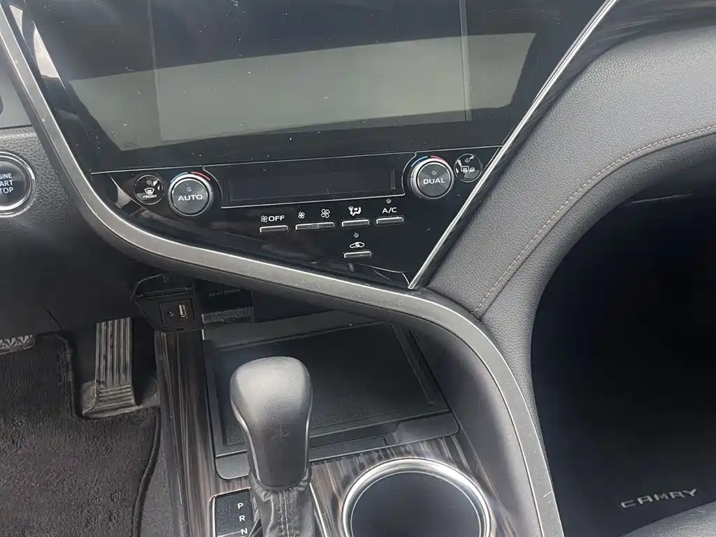 Toyota Camry 2020 — фото 11