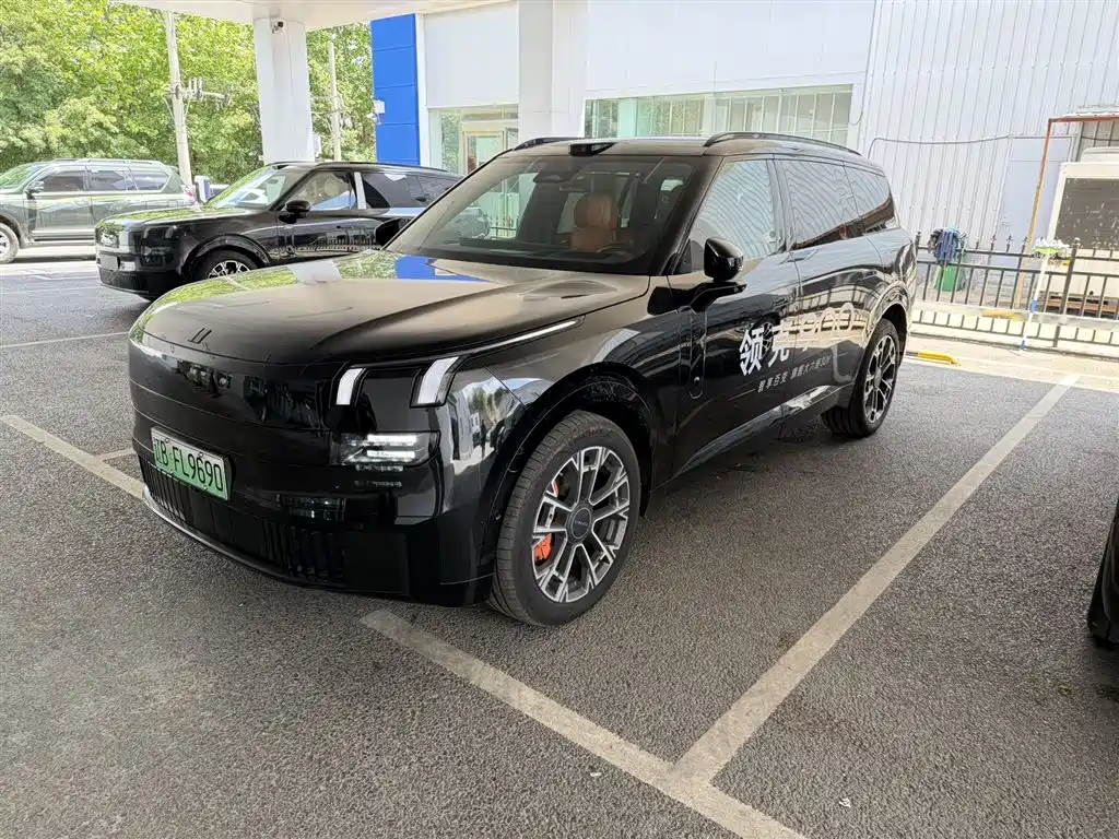 Lynk & Co 900 2025
