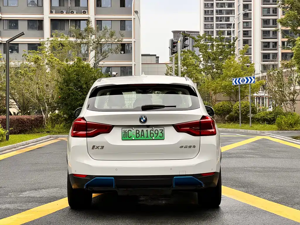 BMW iX3 2021 — фото 14