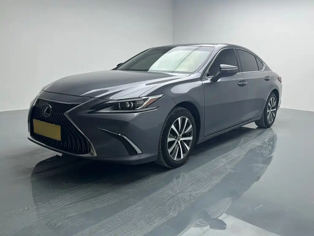 Lexus ES 2021 — фото 1
