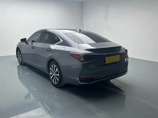 Lexus ES 2021