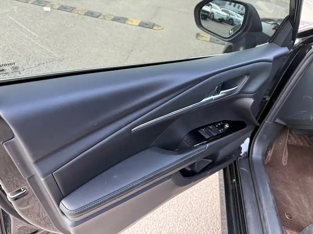 Toyota Camry 2025 — фото 10