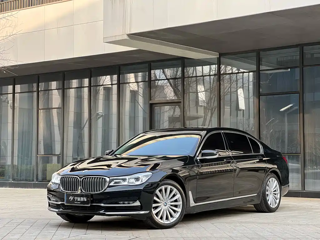 BMW 7 Series 2017 — фото 1