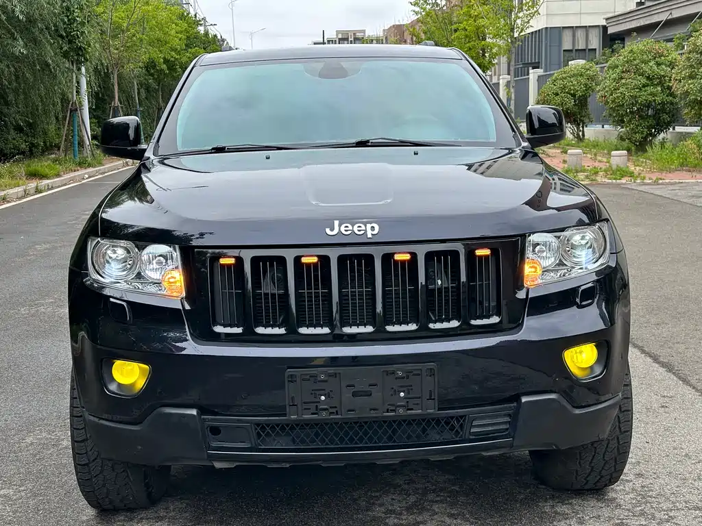 Jeep Grand Cherokee 2012 — фото 2