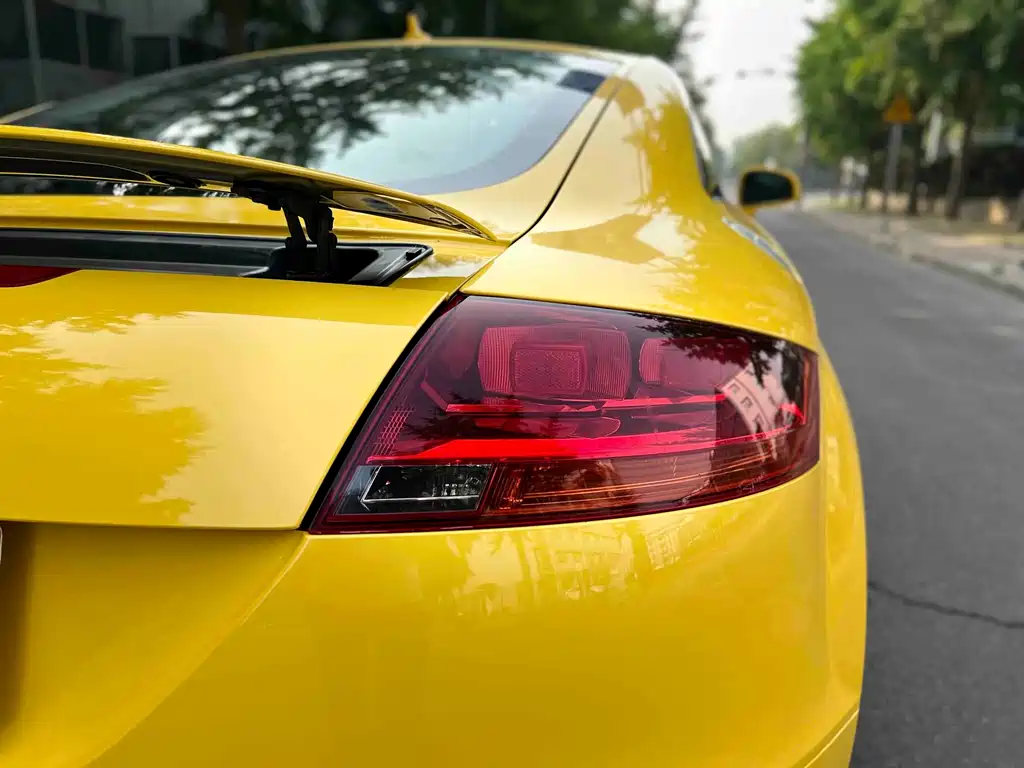 Audi TT 2011 — фото 24