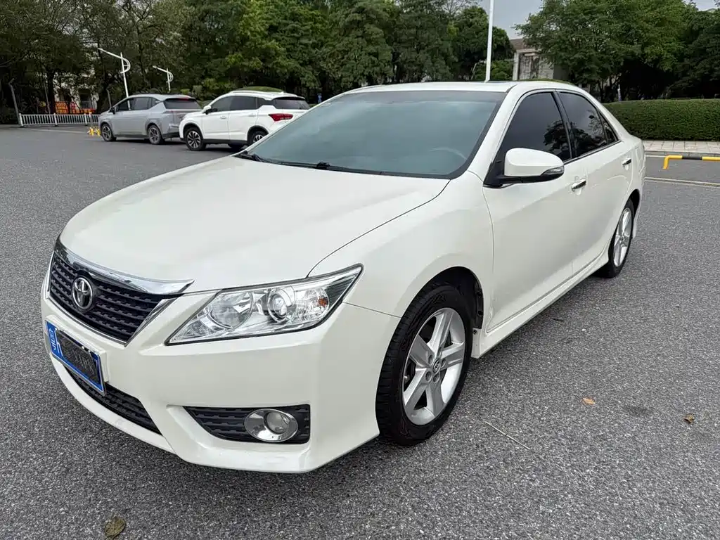 Toyota Camry 2014 — фото 1