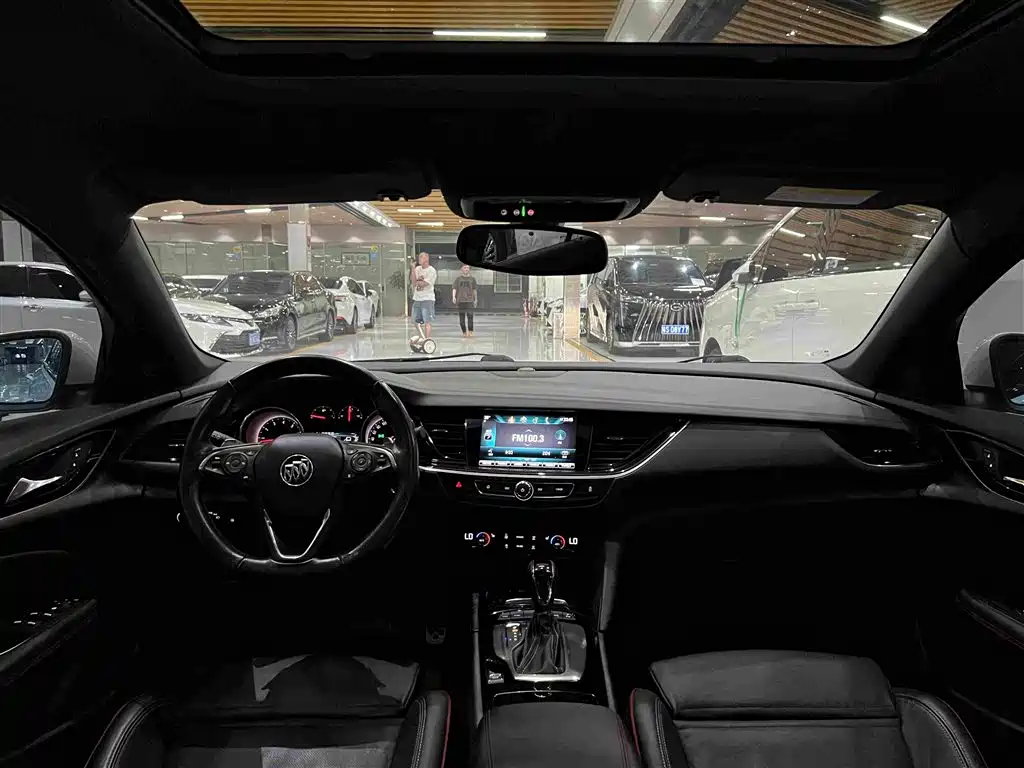 Buick Regal 2018 — фото 11