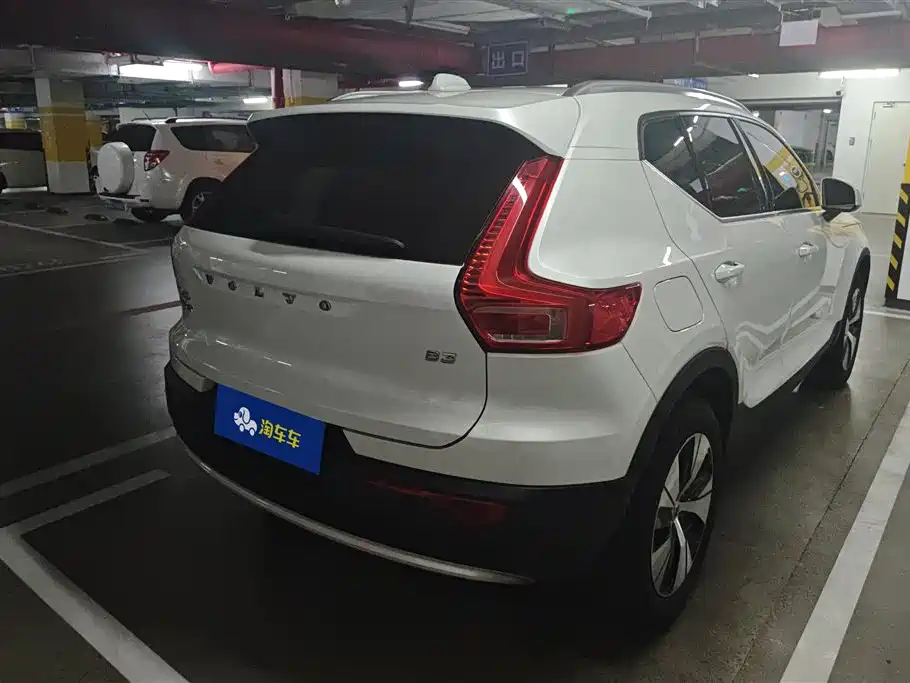 Volvo XC40 2023 — фото 3