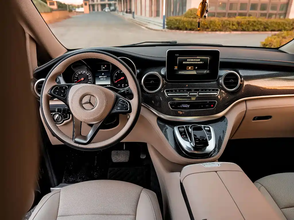 Mercedes-Benz V-Class 2019 — фото 14