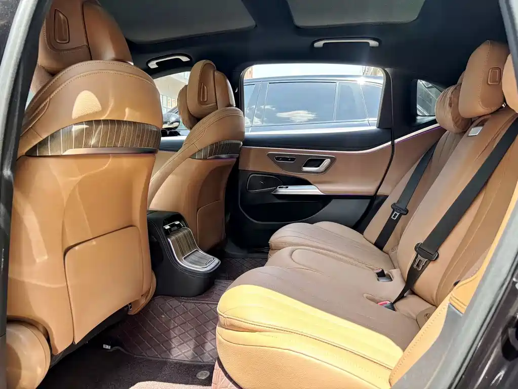Mercedes-Benz E-Class 2025 — фото 18