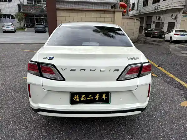 Venucia D60 EV 2021