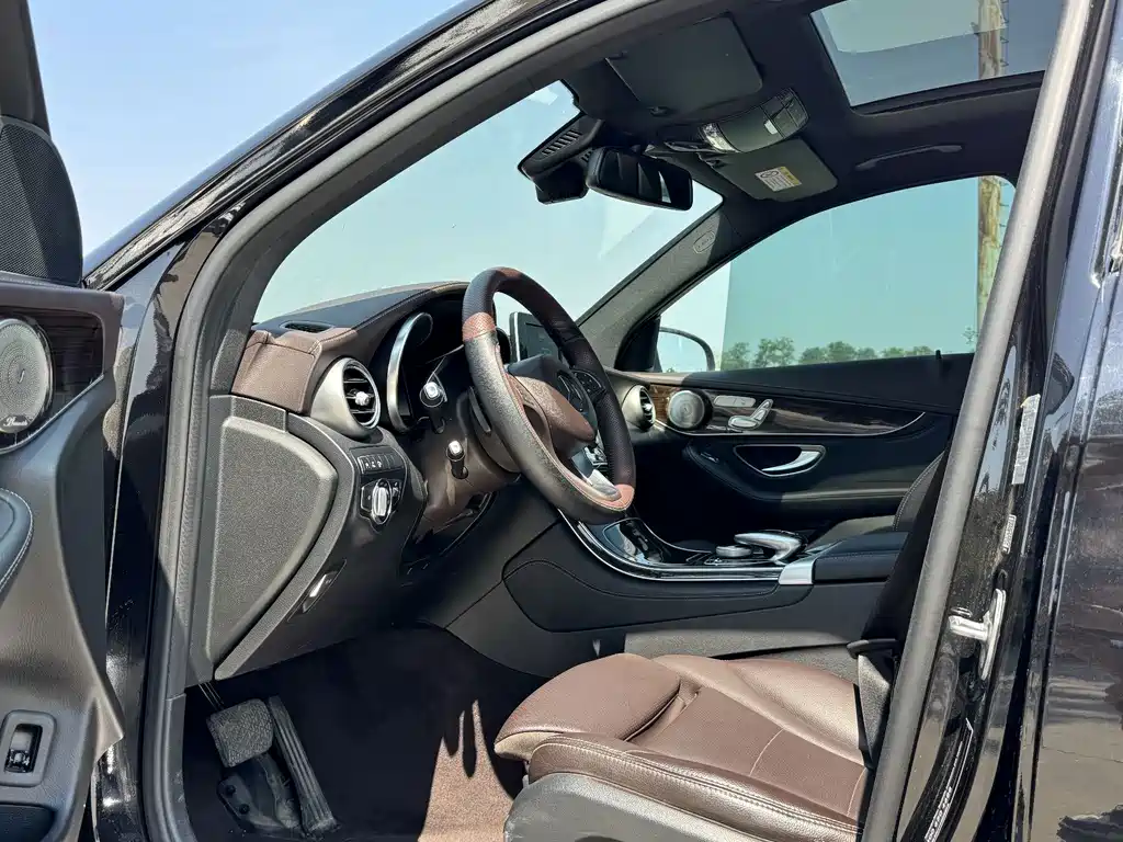 Mercedes-Benz GLC 2017 — фото 16