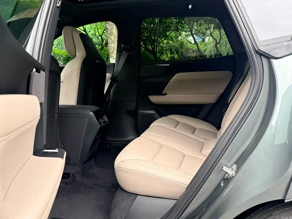 Volvo XC70 PHEV 2025 — фото 16