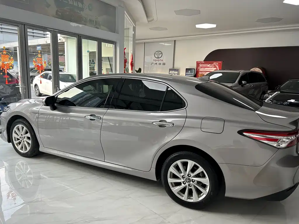 Toyota Camry 2022 — фото 18