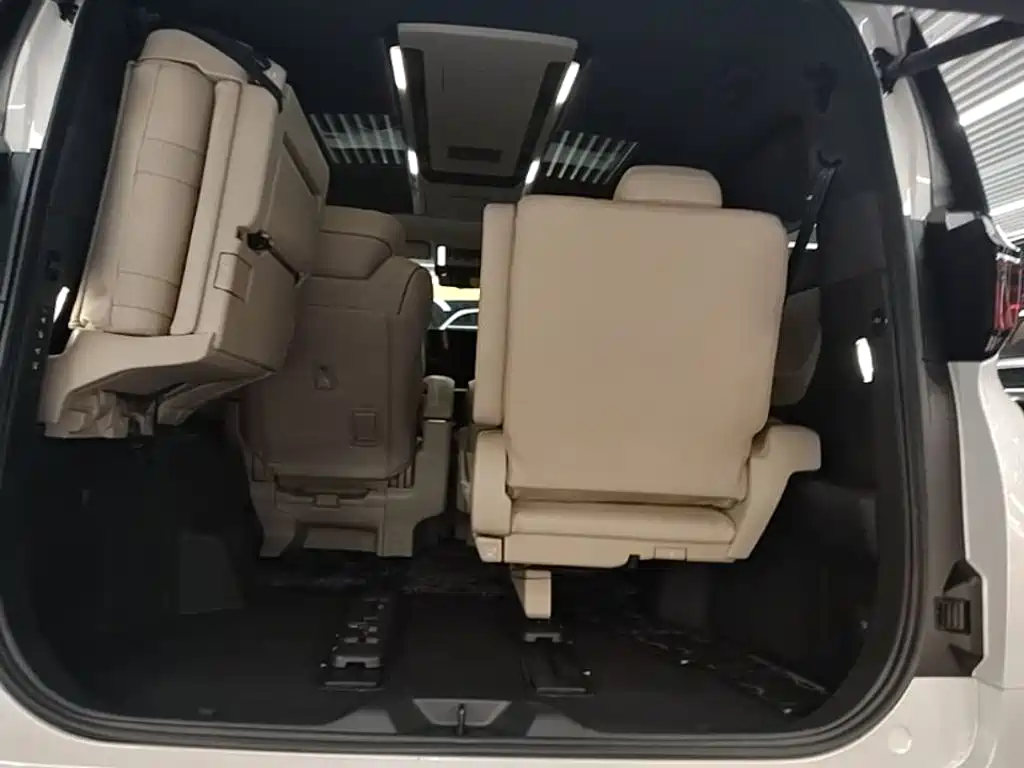 Toyota Vellfire 2023 — фото 19
