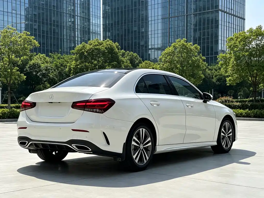 Mercedes-Benz A-Class 2019 — фото 12