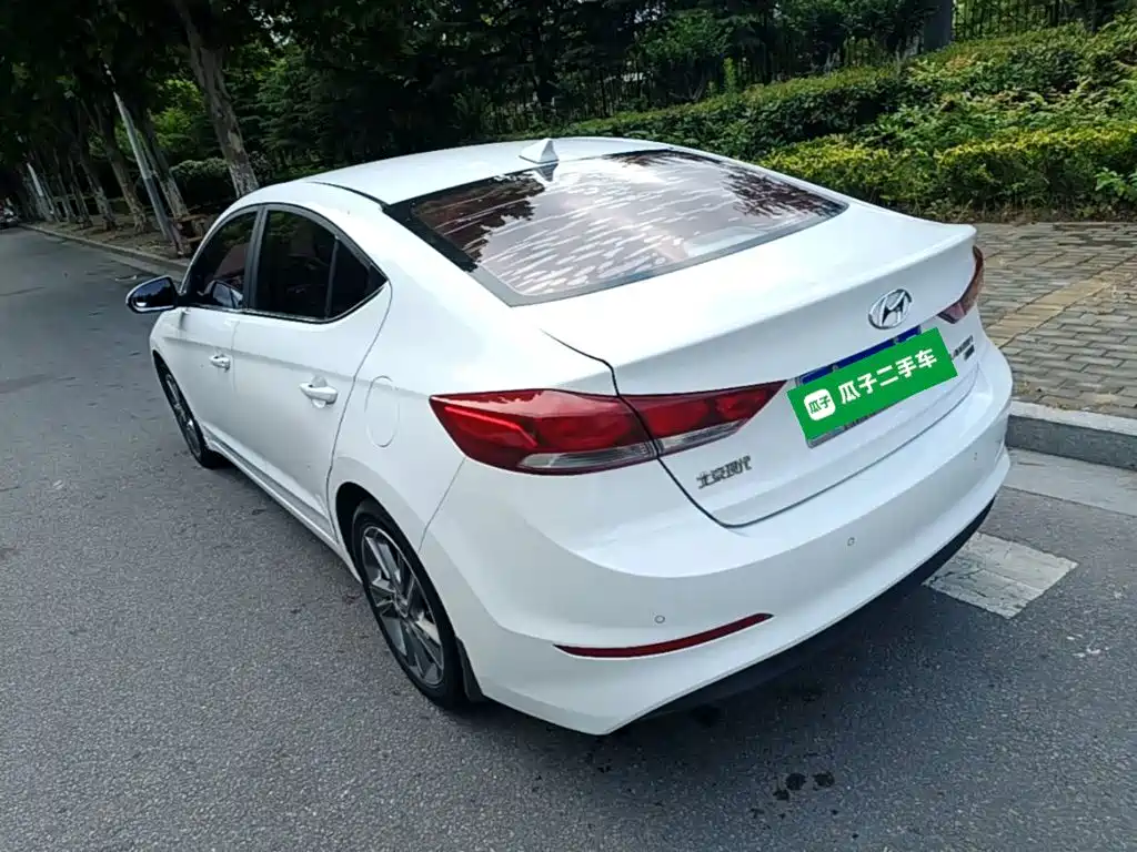 Hyundai Elantra 2016 — фото 5