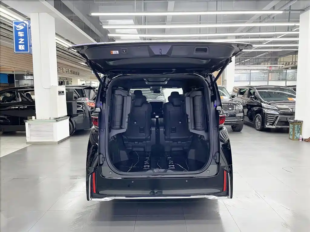 Toyota Vellfire 2024 — фото 14