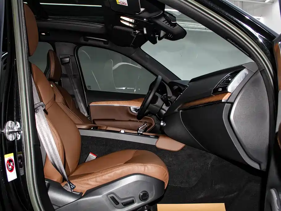 Volvo XC90 2023 — фото 18