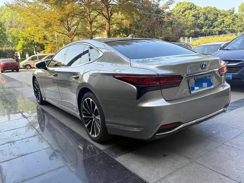 Lexus LS 2020 — фото 10