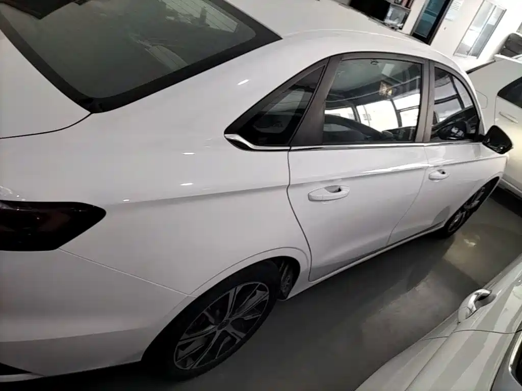 Geely Emgrand 2021
